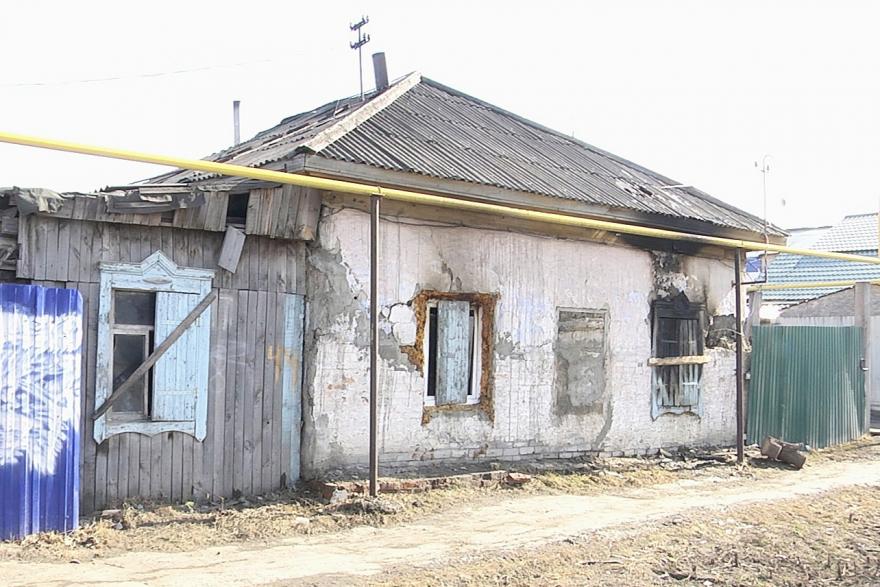 В Кургане сгорел дом