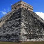 Не припиняють дивувати. Археологи знайшли дорогоцінні золоті кулі під стародавньою пірамідою майя у Мексиці
