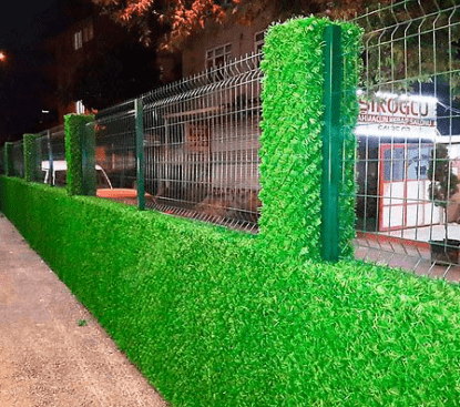 Искусственный зеленый забор из растений