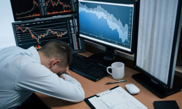 Биткоин падает: цена стремится к $60 000