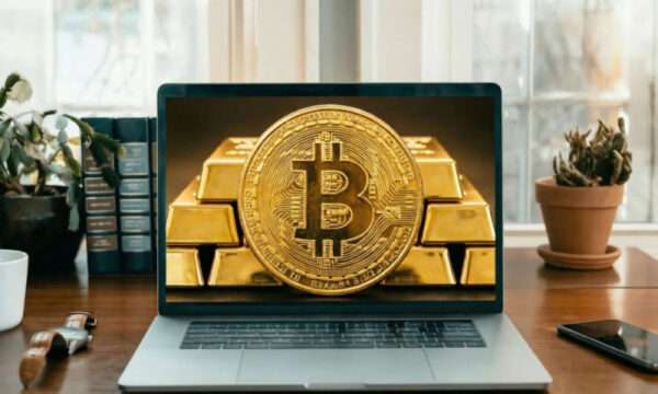 Биткоин крепче золота на фоне оттока из ETF