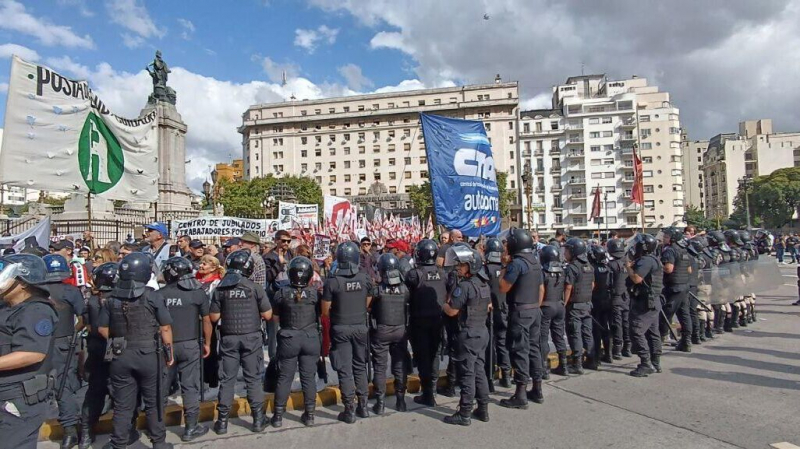 Акция протеста в центре Буэнос-Айреса завершилась