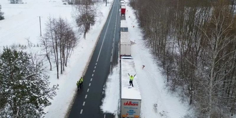 Поїхали. Через Дорогуськ сьогодні проїхало у 8 разів більше автівок, ніж учора