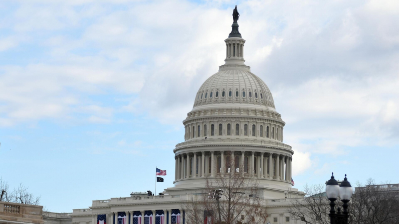В Вашингтоне тысячи человек бастуют против политики Трампа в сфере науки